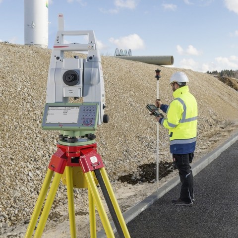 leica_ts13_highway_measure_robotic